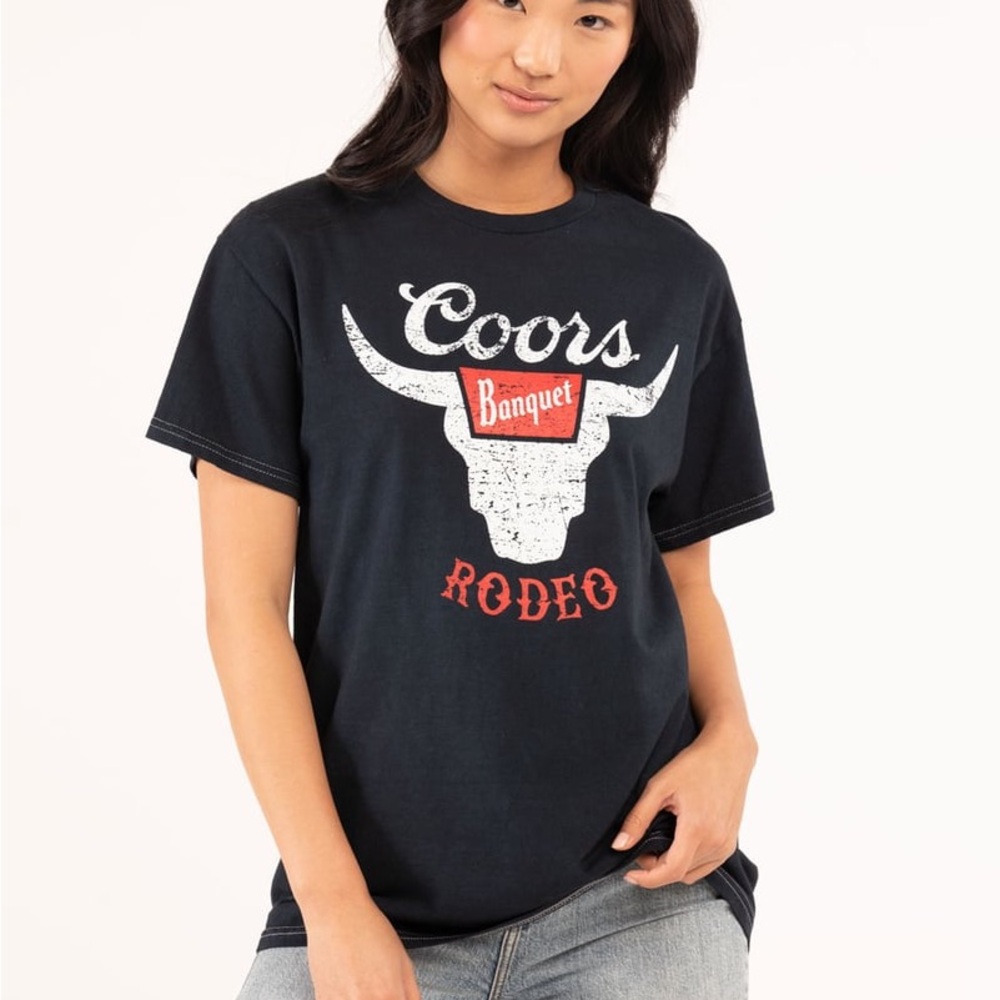TILLYS GRAPHIC TEE